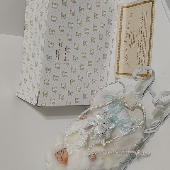 New Winter Baby in Sleigh From the Heritage Signature Collection - Picture 13 of 14